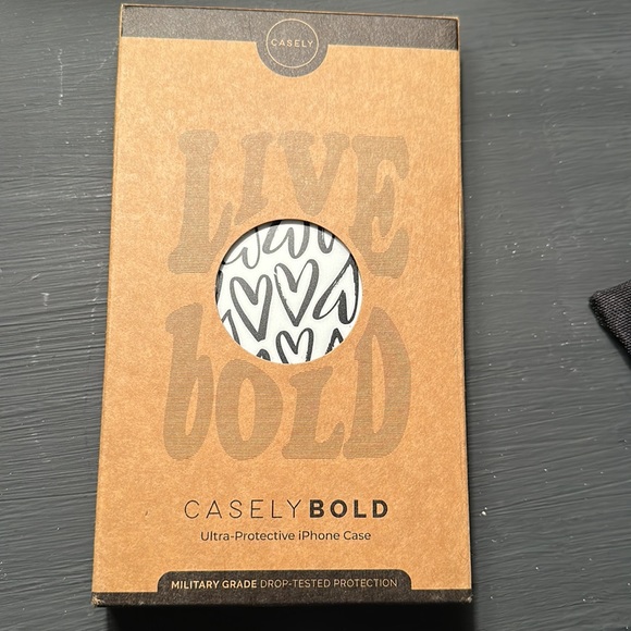 Casely iPhone 12/12 Pro Phone Case | Heart Throb - Picture 3 of 3